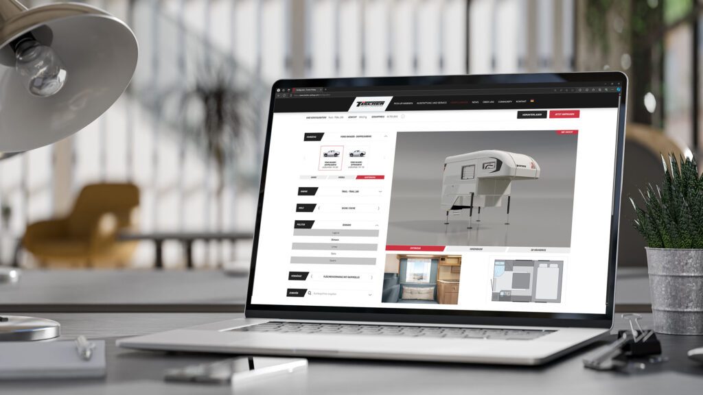 Geöffnete Website mit Tischer Kabinenkonfigurator auf Laptopbildschirm.